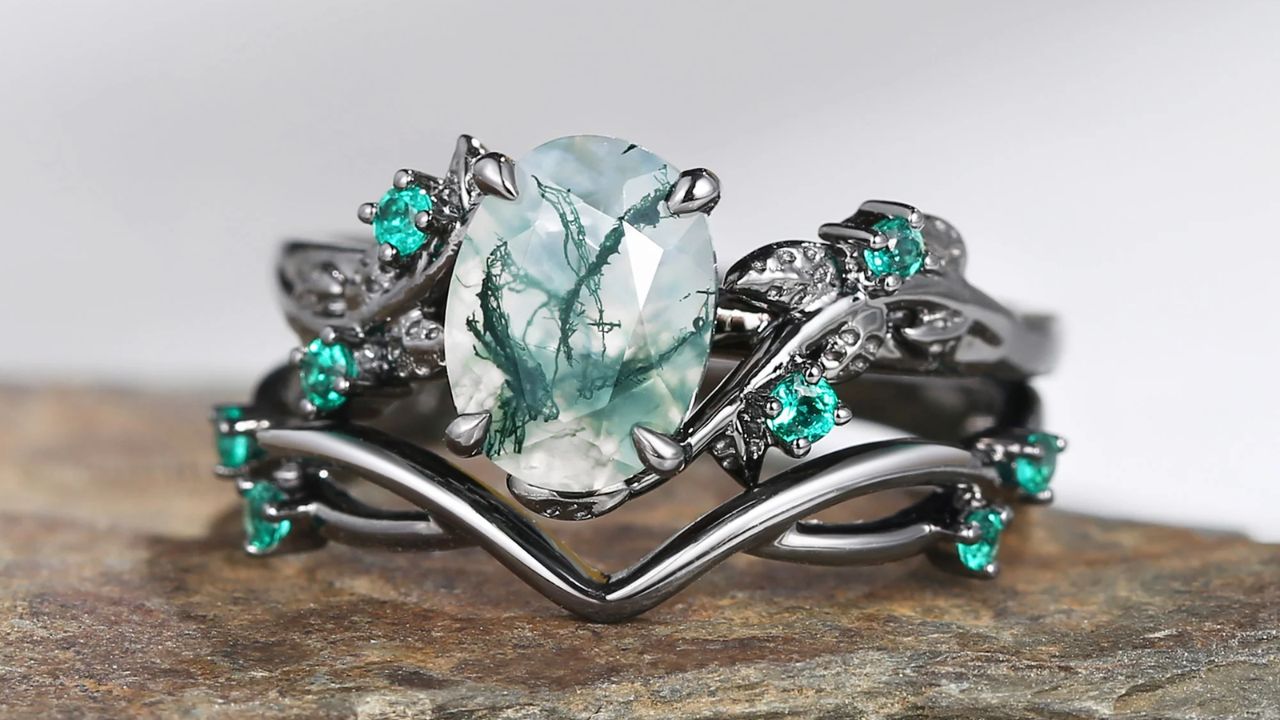 Custom Moss Agate Rings: Advantages of Developing a Personal Love Token with Felicegals