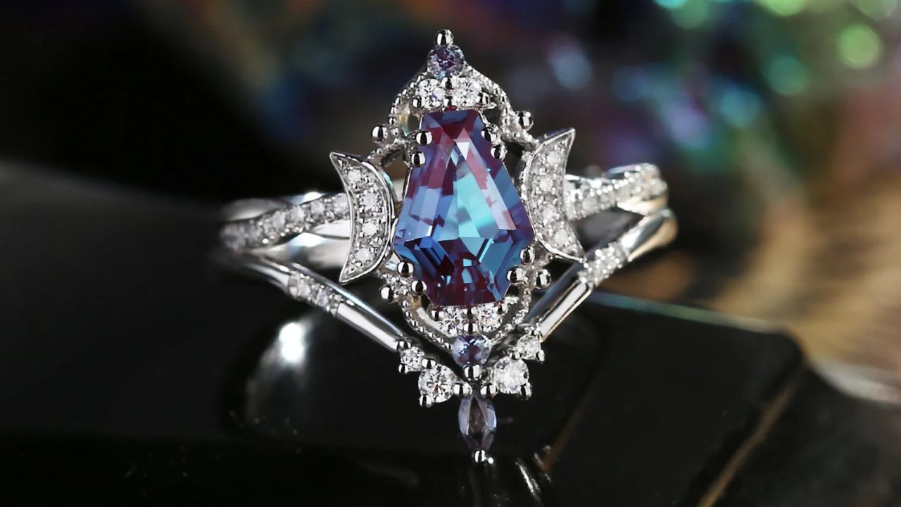 The Magic of Alexandrite: Why It’s the Perfect Engagement Ring Stone